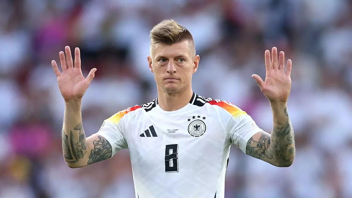 «Бірде-бірін жеңе алмайды»: Кроос «Барселонаның» болашағы туралы айтты