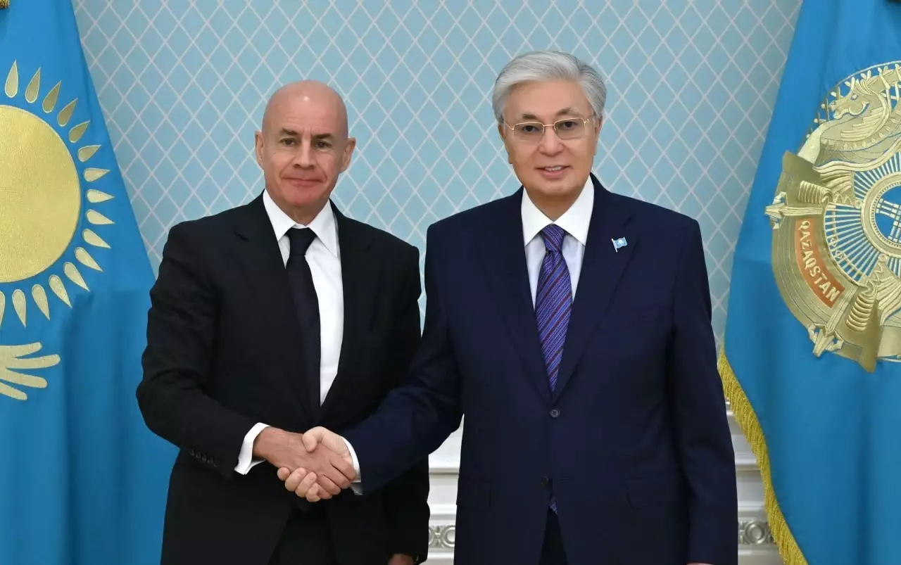 Токаев принял президента Международной федерации лыжного спорта и сноуборда