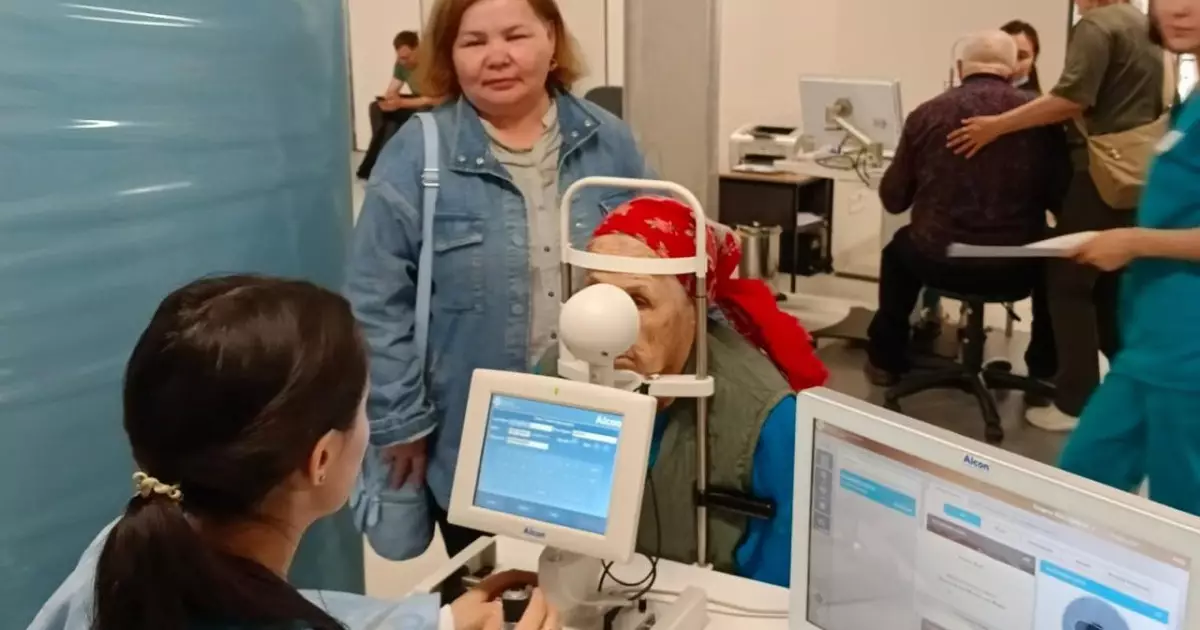   Боямасыз өмір: Зейнеткер мен мүгедекке қолұшын беретін әлеуметтік қызметкердің бір күні   