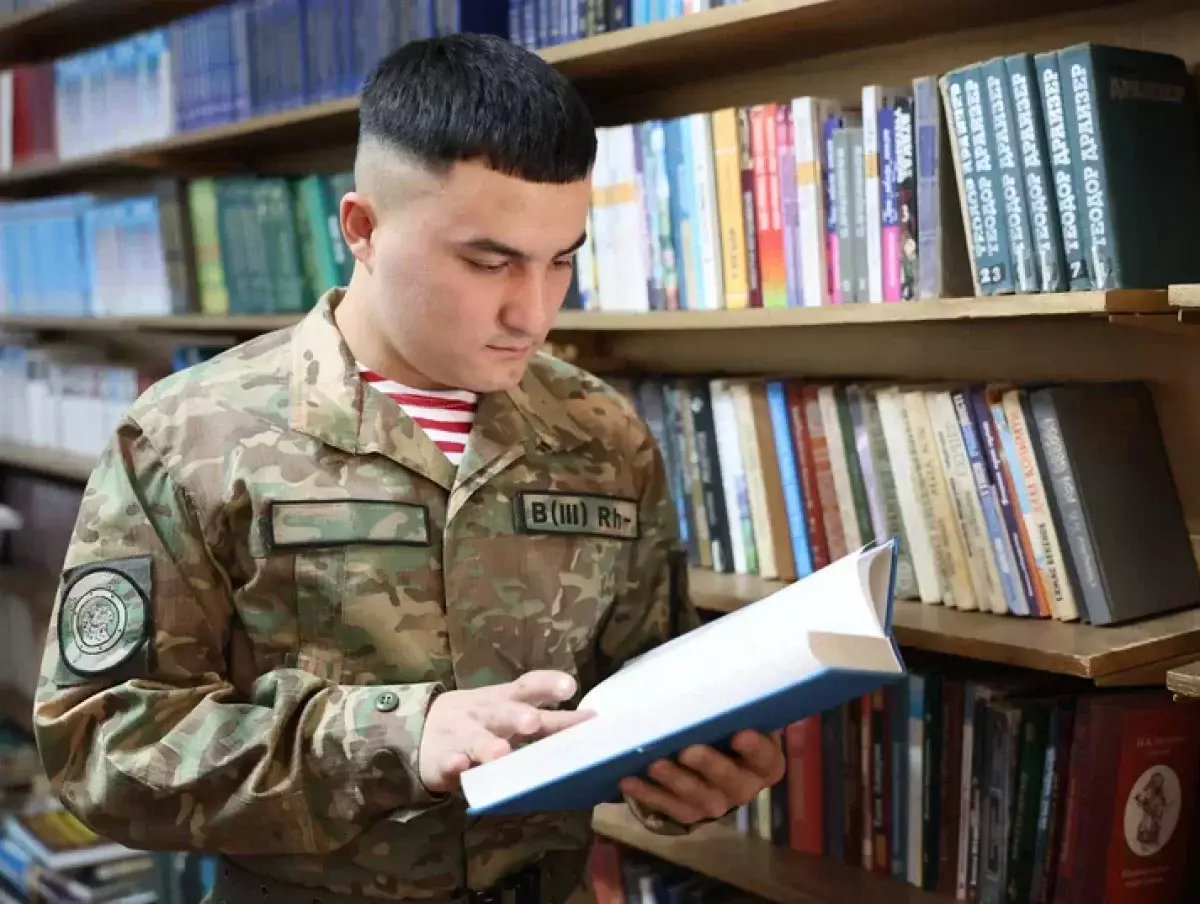 Солдат-полиглот из Национальной гвардии свободно говорит на семи языках