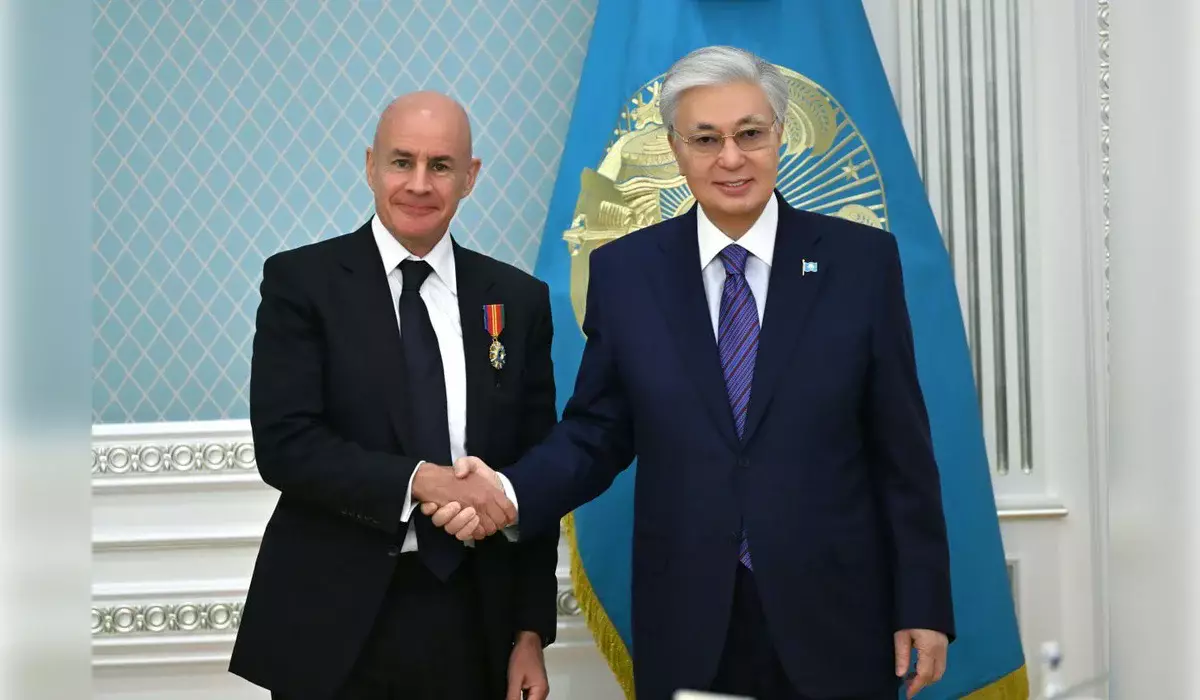 Токаев наградил главу FIS орденом «Достық»