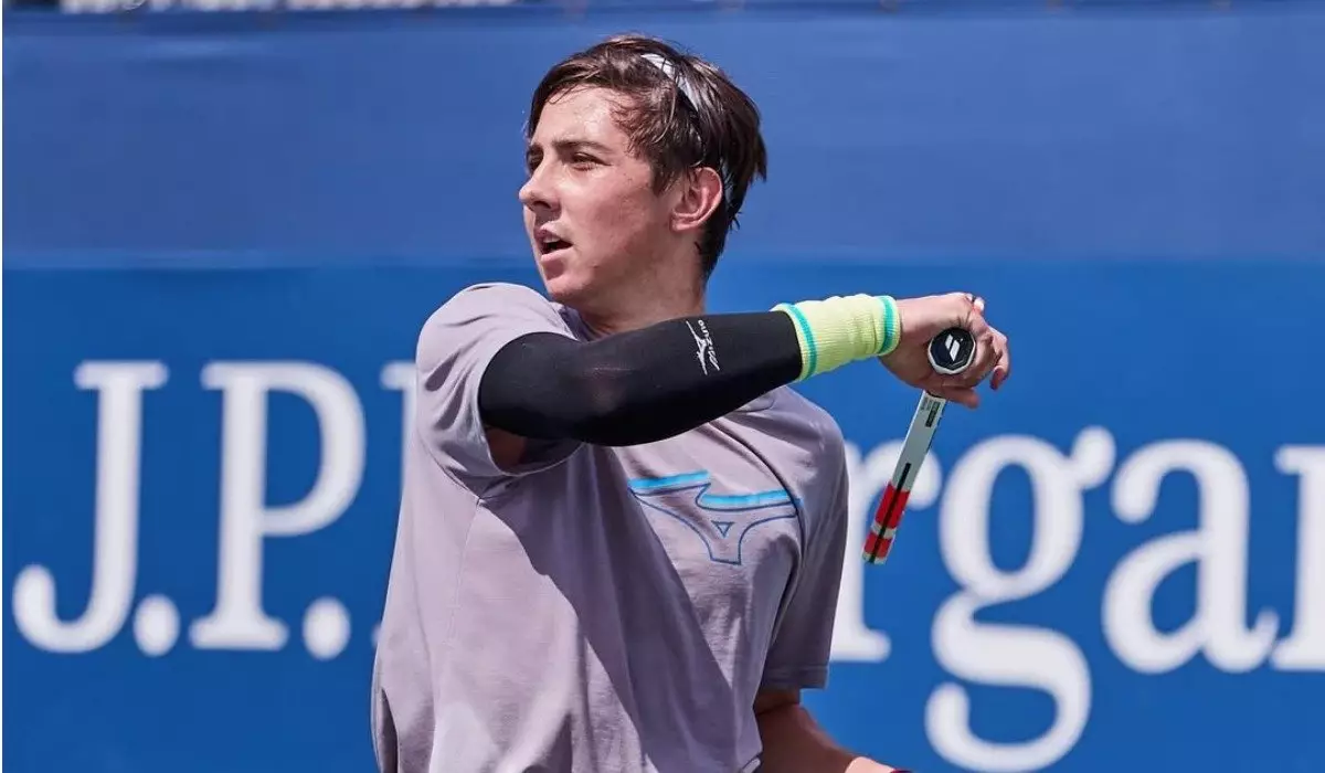 Казахстанский теннисист вылетел в шаге от полуфинала в Аделаиде