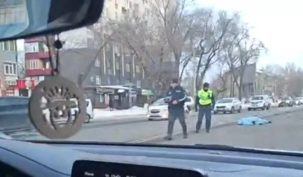 Пешеход погиб на месте: смертельное ДТП произошло в Уральске (ВИДЕО)