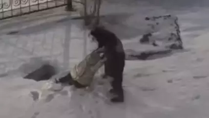 Қарағандыда -30 градус аязда оқушы су толы ашық құдыққа құлады