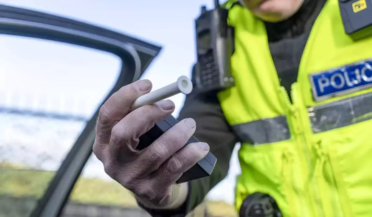 Водителям в РК могут разрешить проверку на опьянение в частных лабораториях