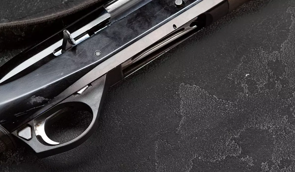 Еденнің астына мылтық жасырған: Астанада қараусыз қалған вагоннан қарулар табылды