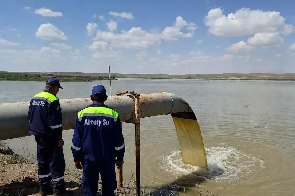 Алматинских коммунальщиков оштрафовали на 14 млн за отравление воздуха