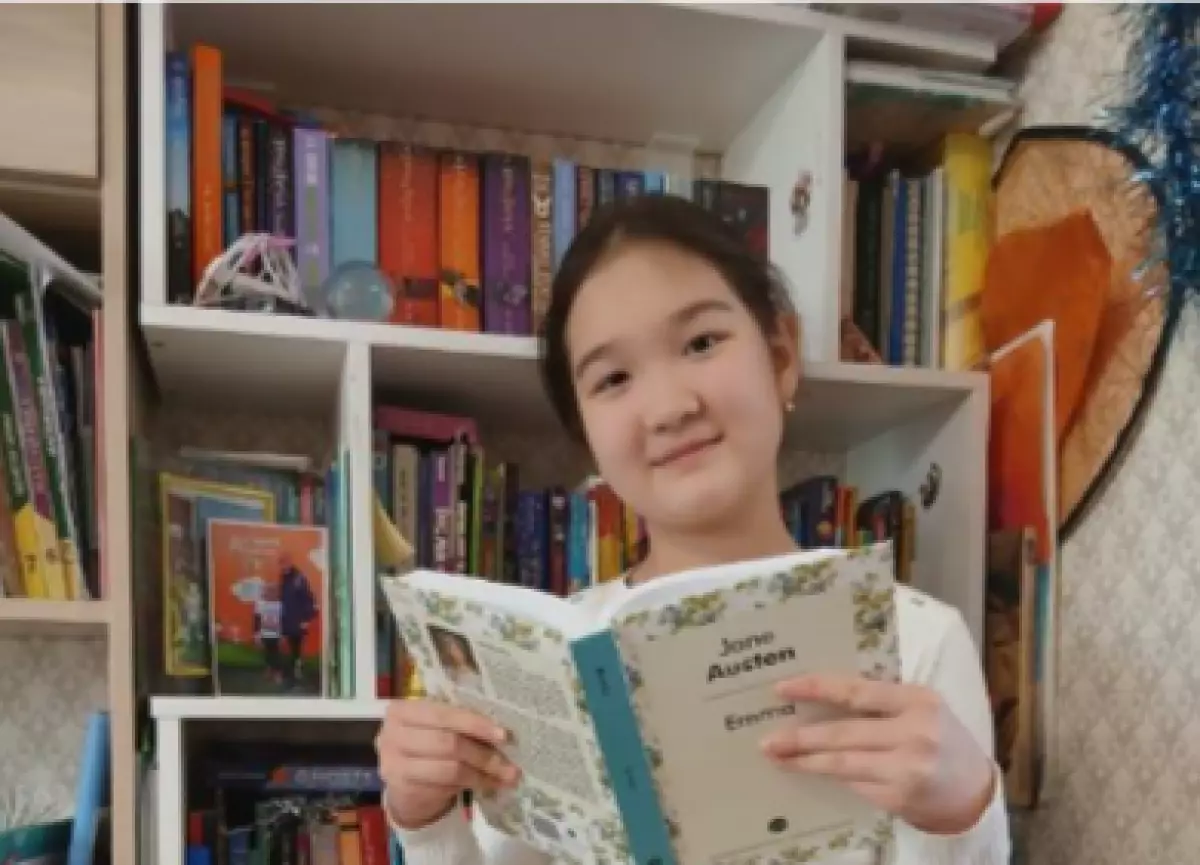 853 книги и четыре языка: школьница из Астаны побила читательский рекорд