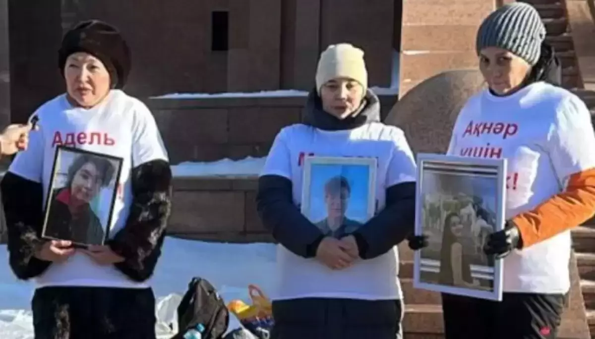 «Жүйе «шіріген» кезде заң барлығына бірдей жұмыс істемейді»: Астанада ұсталған аналар мен журналистің оқиғасы