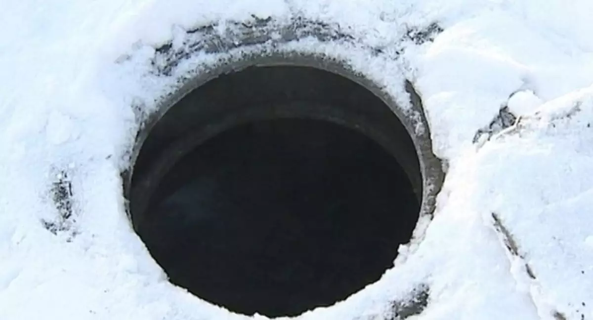 "Тірі қалуы – ғажайып": Қарағандыда 3-сынып оқушысы −30 °C температурада ашық кәріз құдығына құлап кеткен