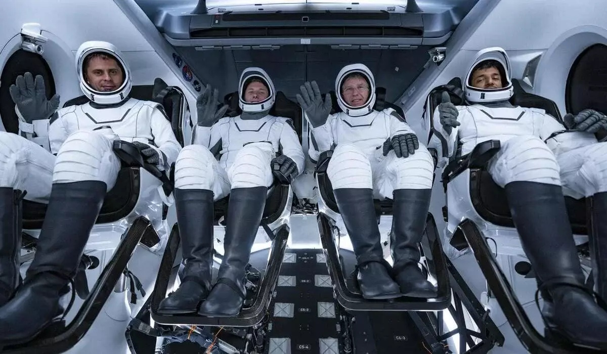 Экипаж МКС впервые досрочно вернулся на Землю из-за болезни одного из космонавтов