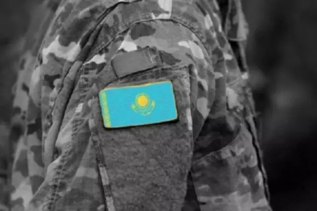 Ақтауда әскери қызметкерді КамАЗ қағып кетті