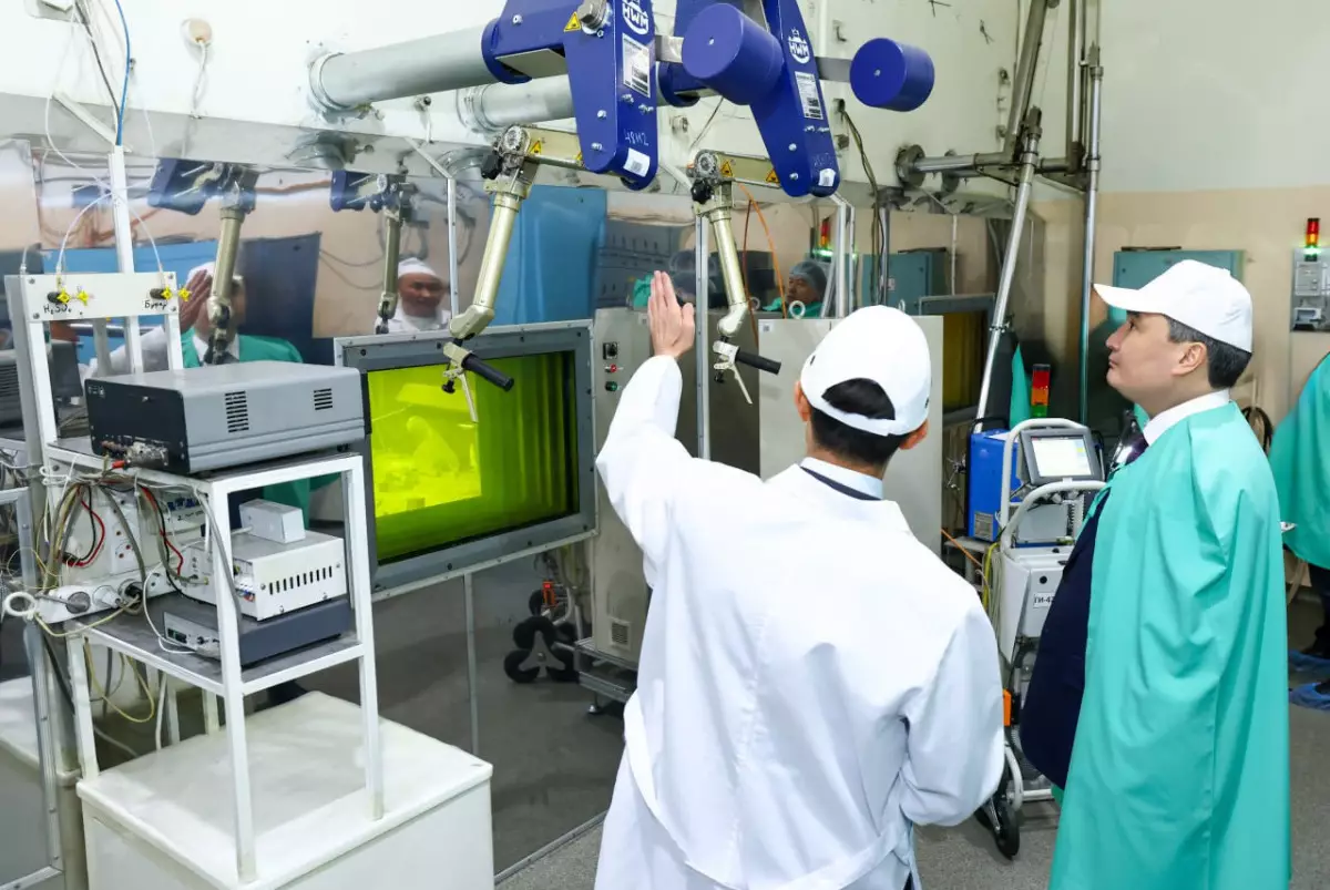 Олжас Бектенов оценил ход развития научной базы атомной отрасли в Алматы