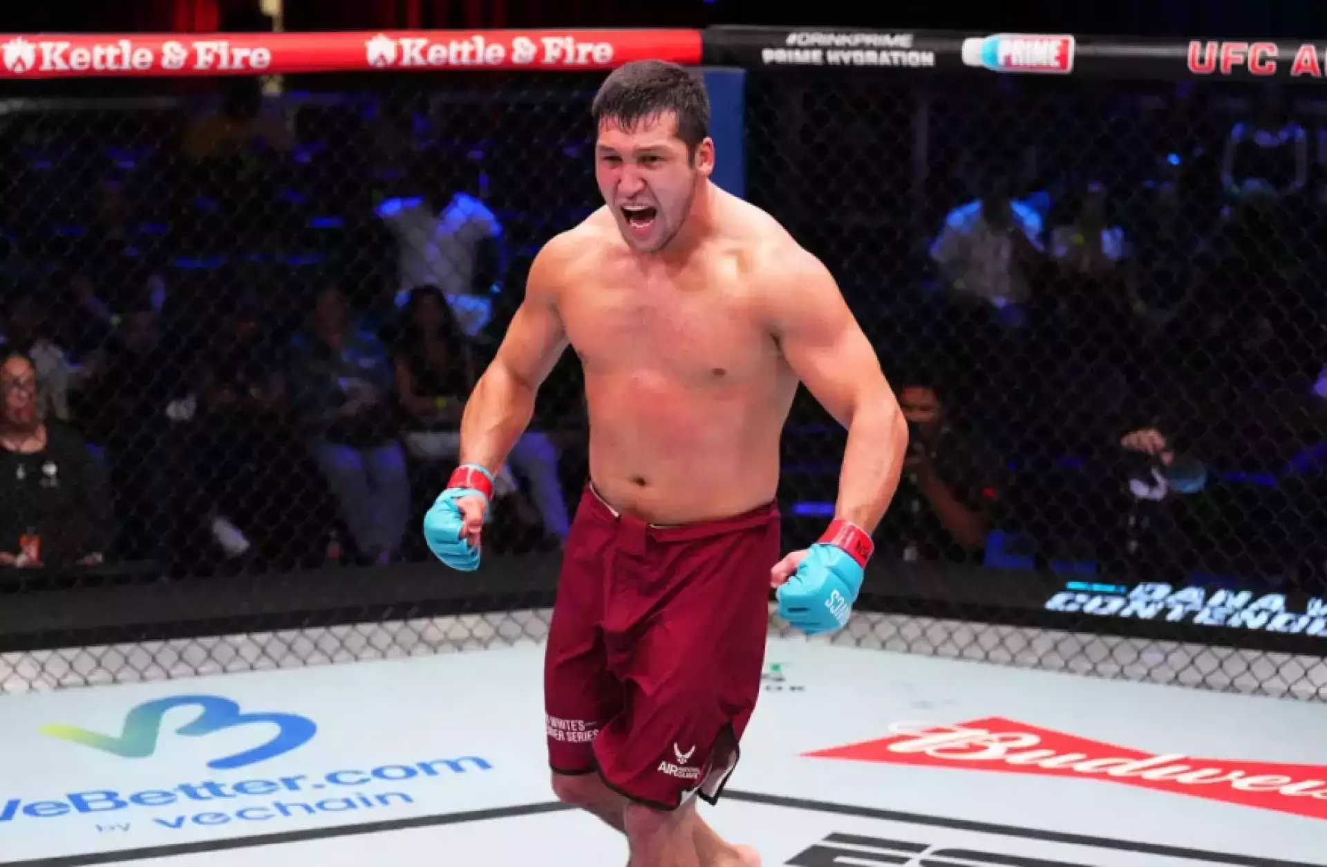 Казахстанец выйдет в октагон на крупном шоу UFC в США