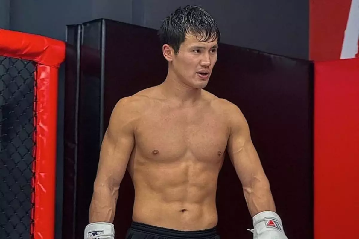 "600 мың теңге ауаға ұшты": Еркебұлан Тоқтар шетелде келеңсіз жағдайға тап болды