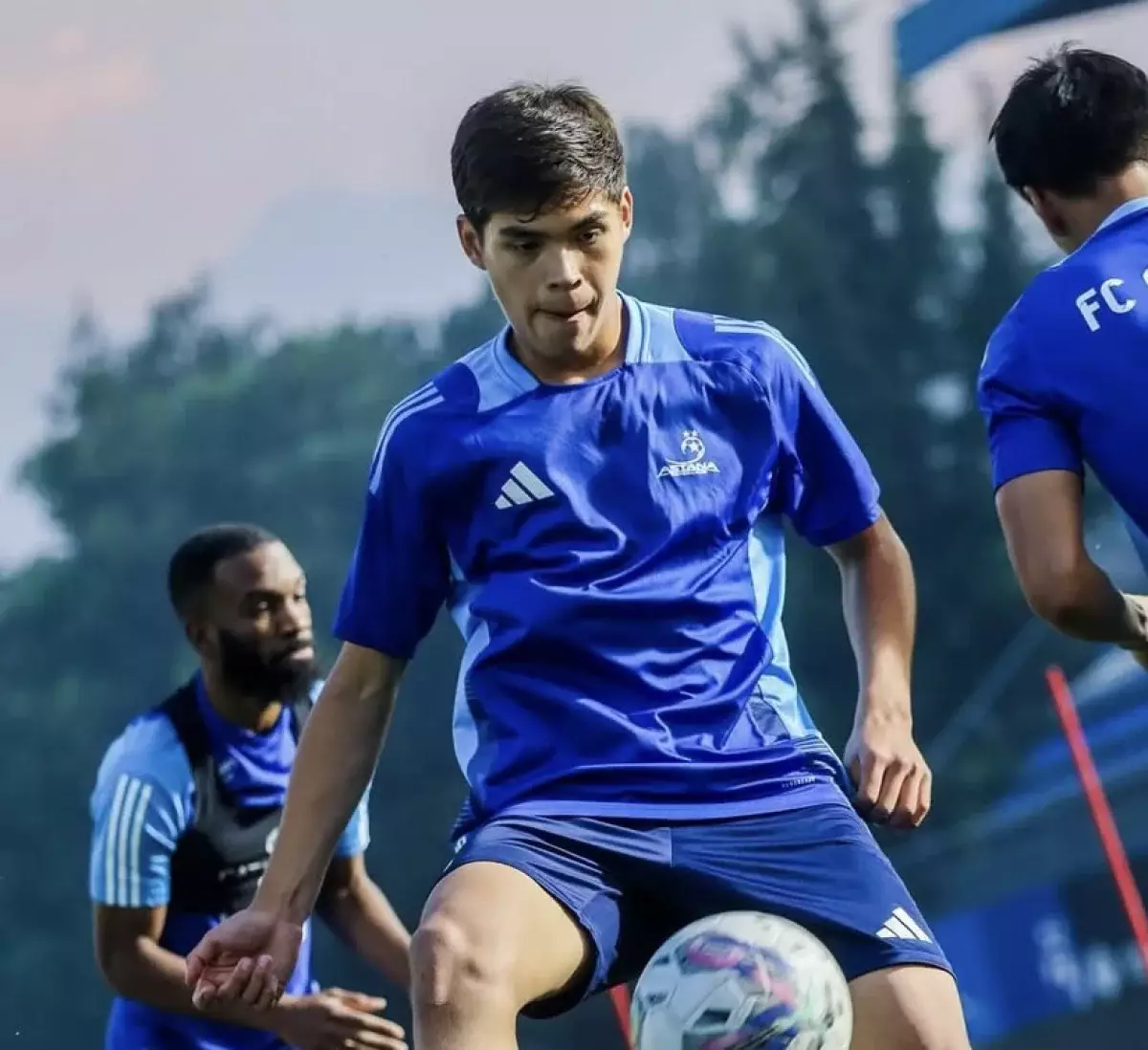 Қазақстандық шабуылшы бапкердің назарын өзіне аударды