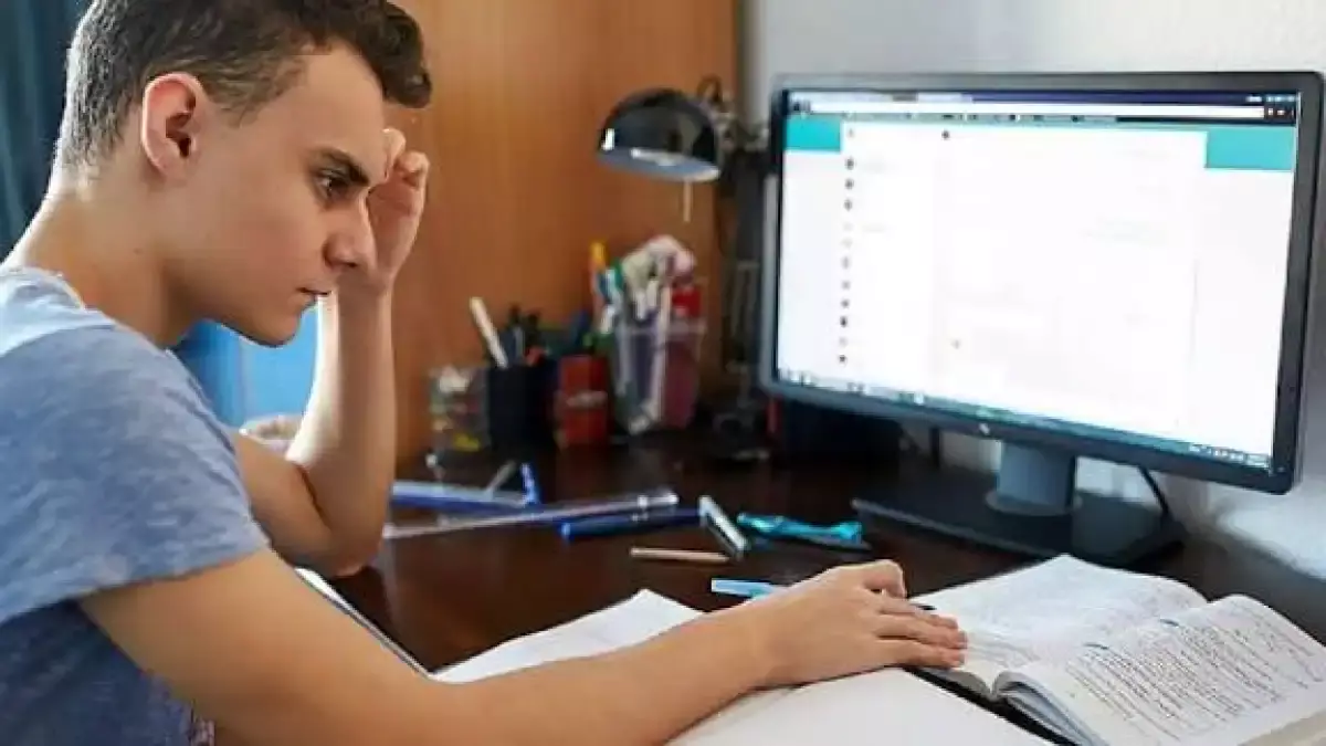 Бүгін Астанада оқушылар мен студенттер қашықтан оқиды