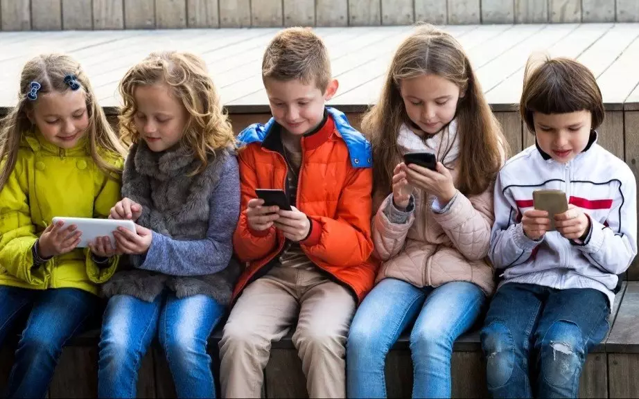 Аустралияда 5 млн жасөспірімнің аккаунты өшірілді: Бұл тек бастамасы ма?