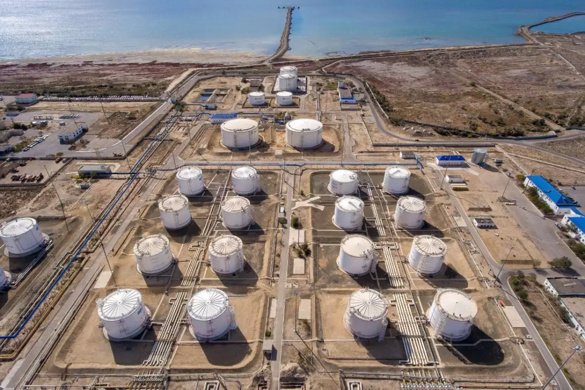 КазМунайГаз перенаправил 300 тысяч тонн нефти из-за ограничений КТК