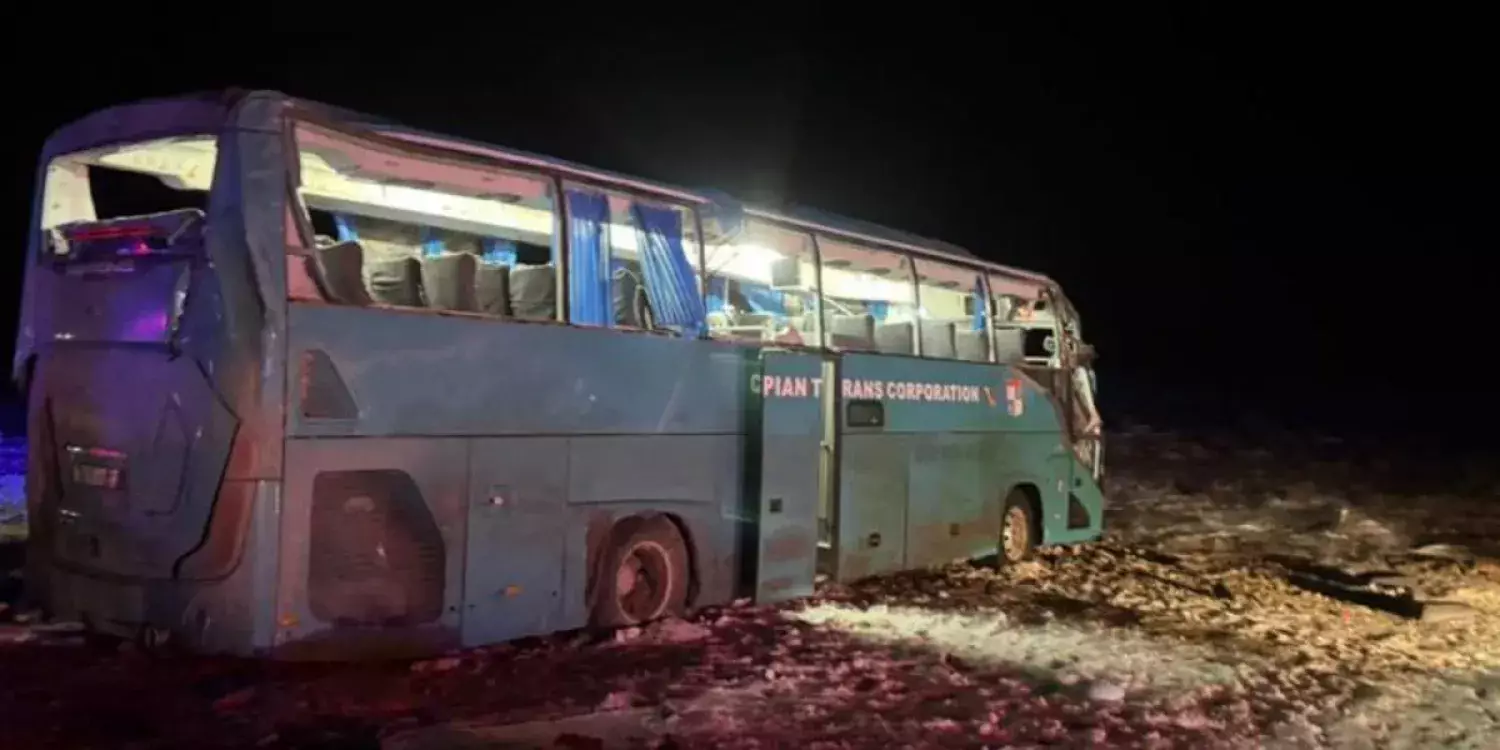 Маңғыстау облысында 50 адам мінген автобус аударылып, бірнеше адам қаза тапты