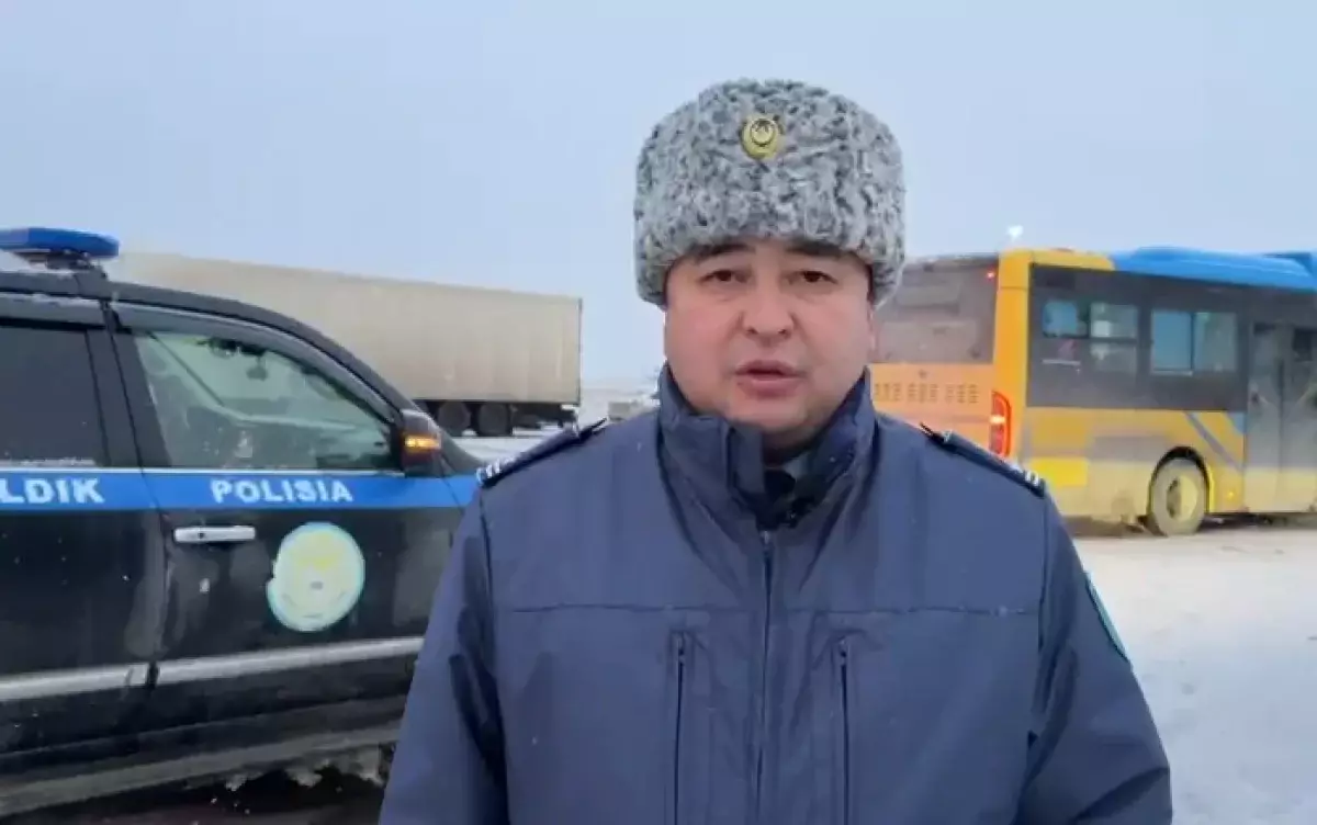 Автобус перевернулся в Мангистау: четыре человека погибли, десятки ранены