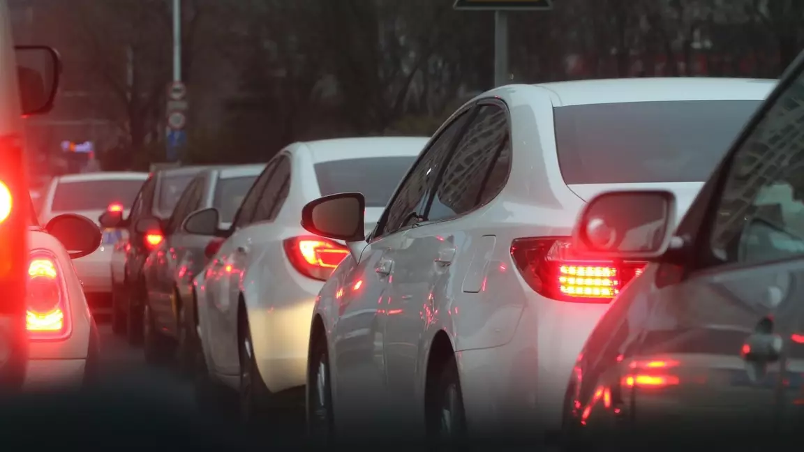 Алматы тығырық алдында тұр: қалаға күн сайын 1,2 млн көлік шығады