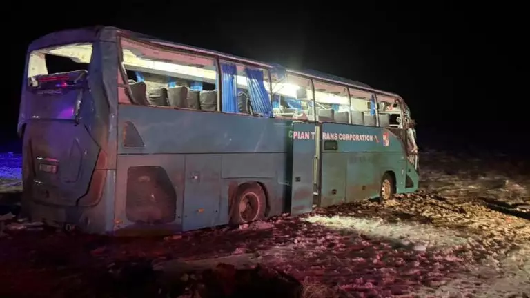 «Автобус аударылып, 4 адам қаза тапты»: Шұғыл! Маңғыстау облысында ауыр жол апаты тіркелді