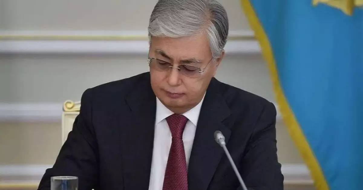  Тоқаев екі заңға қол қойды 