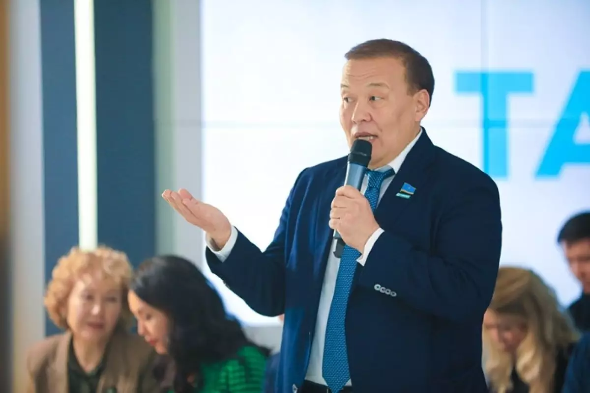 Через факты, а не эмоции: депутат объяснил, почему Казахстан растет, даже если этого не чувствуют