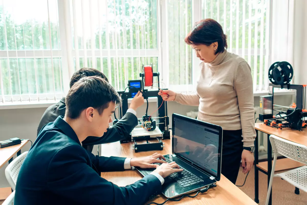 Сфера образования возглавила рейтинг вакансий на Enbek.kz в декабре 2025 года