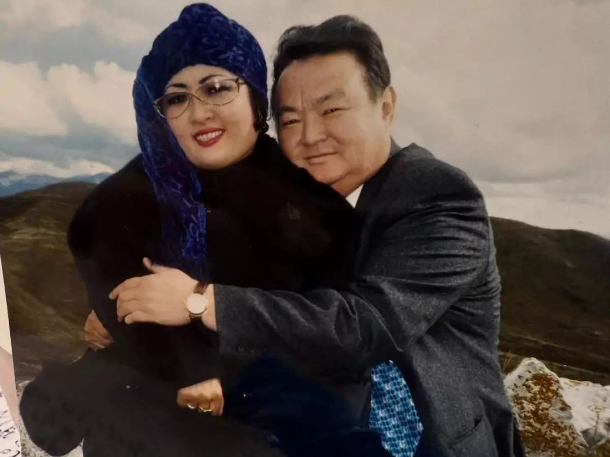 Макпал Жунусова показала архивные фото с Заманбеком Нуркадиловым