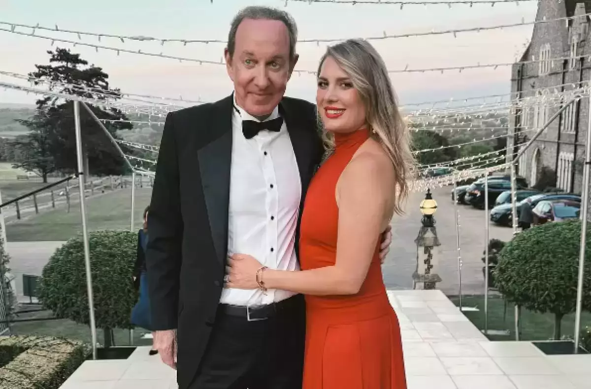 Питер Фостердің жұбайы Air Astana төңірегіндегі жанжалға пікір білдірді