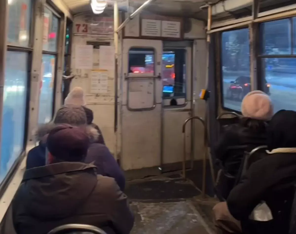 «Эпоха динозавров»: казахстанцы в шоке от состояния трамваев в Усть-Каменогорске