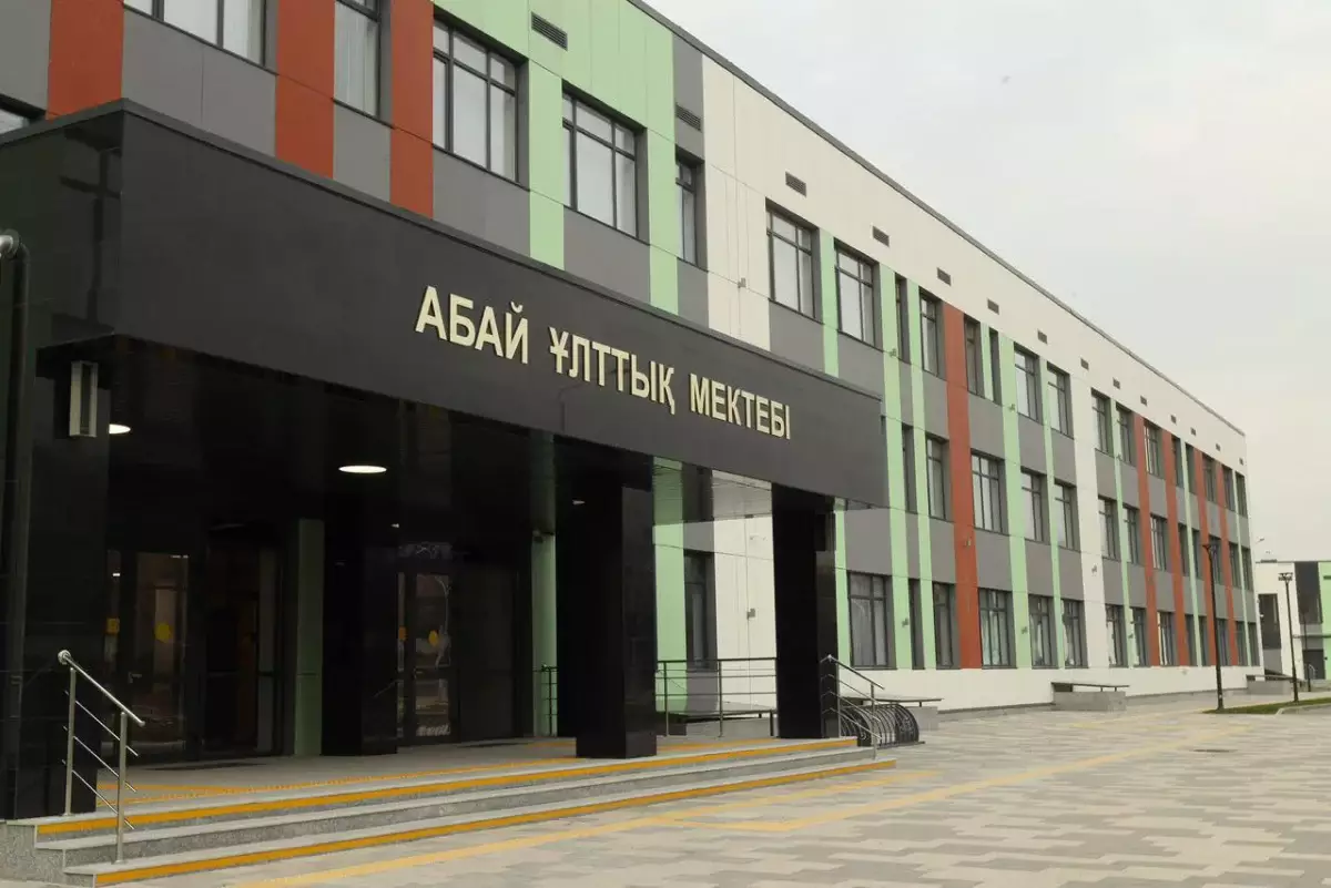 Алматыда Абай ұлттық мектебі жаңа ғимаратқа көшірілді
