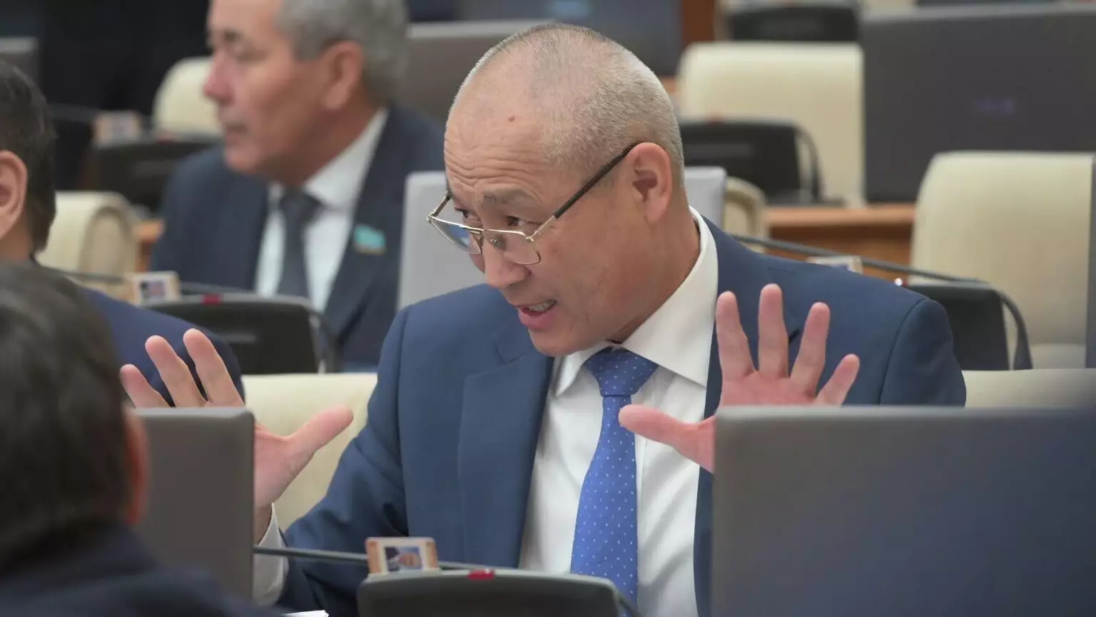 «Қоғамға тықпалаудың қажеті жоқ…» - Еділ Жаңбыршин ЛГБТ туралы пікірі үшін сотқа тартылды