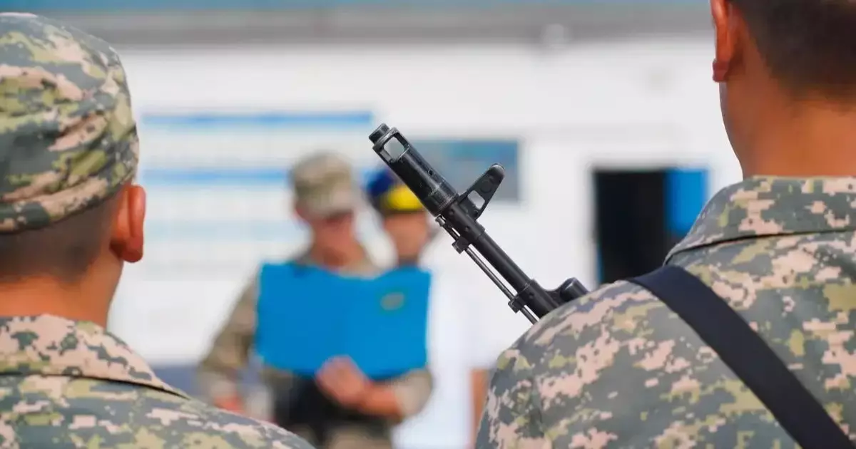  «Үш саусақ шабылған»: Әскери борышын өтеуге барған сарбаз ауыр жарақат алды 