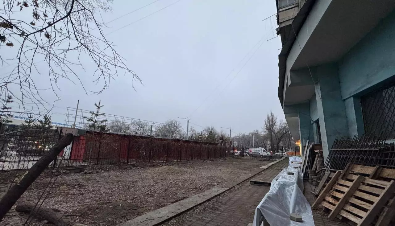 Незаконную пристройку снесли в Алматы