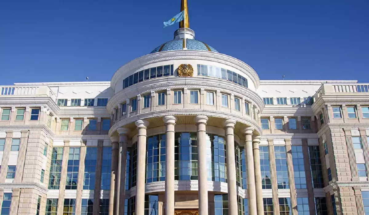 Первый кредит - только лично: Токаев подписал новый закон о банках