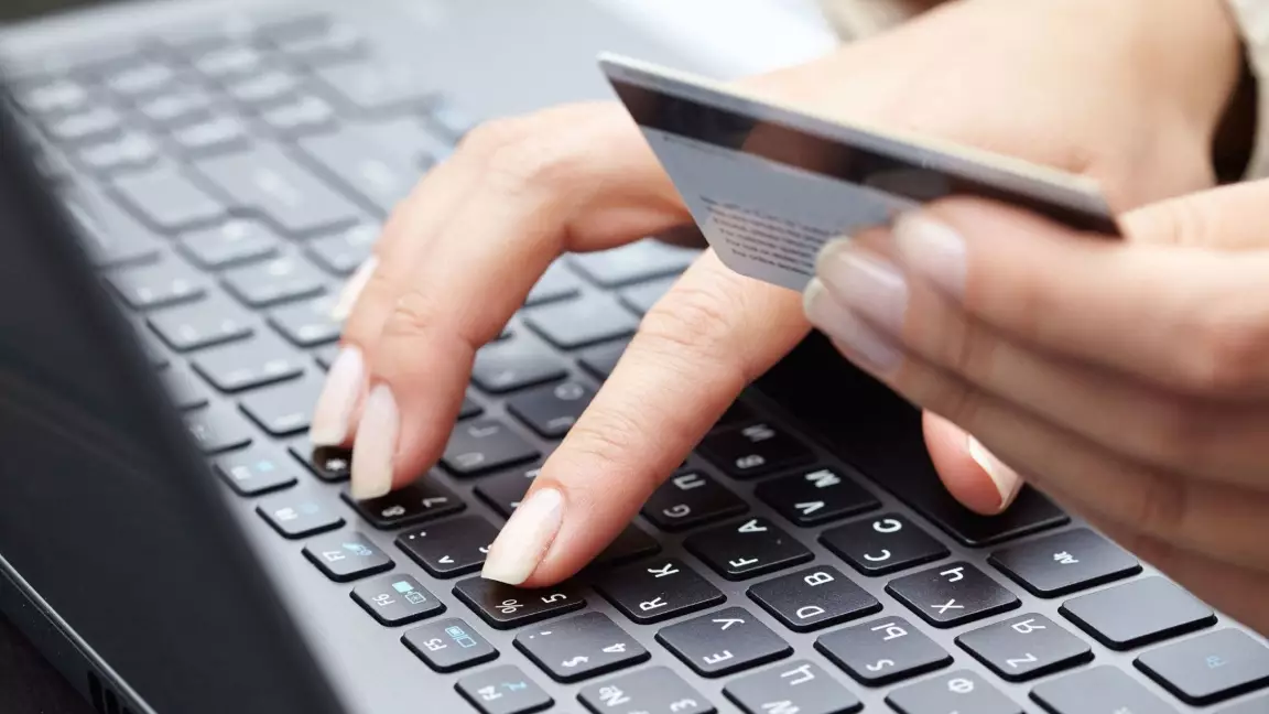 “Миллиондарынан қағылды”. Павлодар облысында екі апалы-сіңлі алаяқтардың құрбаны болды