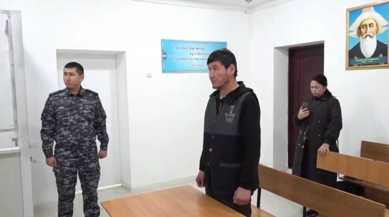 Түркістан облысында әкесін өлімші етіп сабаған адам сотталды