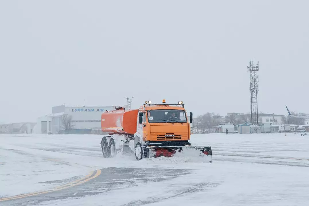 Состояние взлётно-посадочной полосы в аэропорту Атырау оценено как "нулевое"