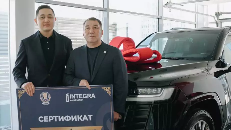 Федерация бокса Казахстана наградила Кайрата Сатжанова квартирой и автомобилем