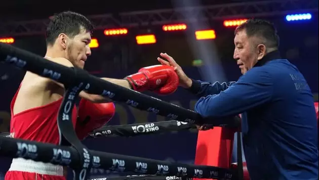 Бывшему тренеру сборной Казахстана по боксу подарили автомобиль и квартиру