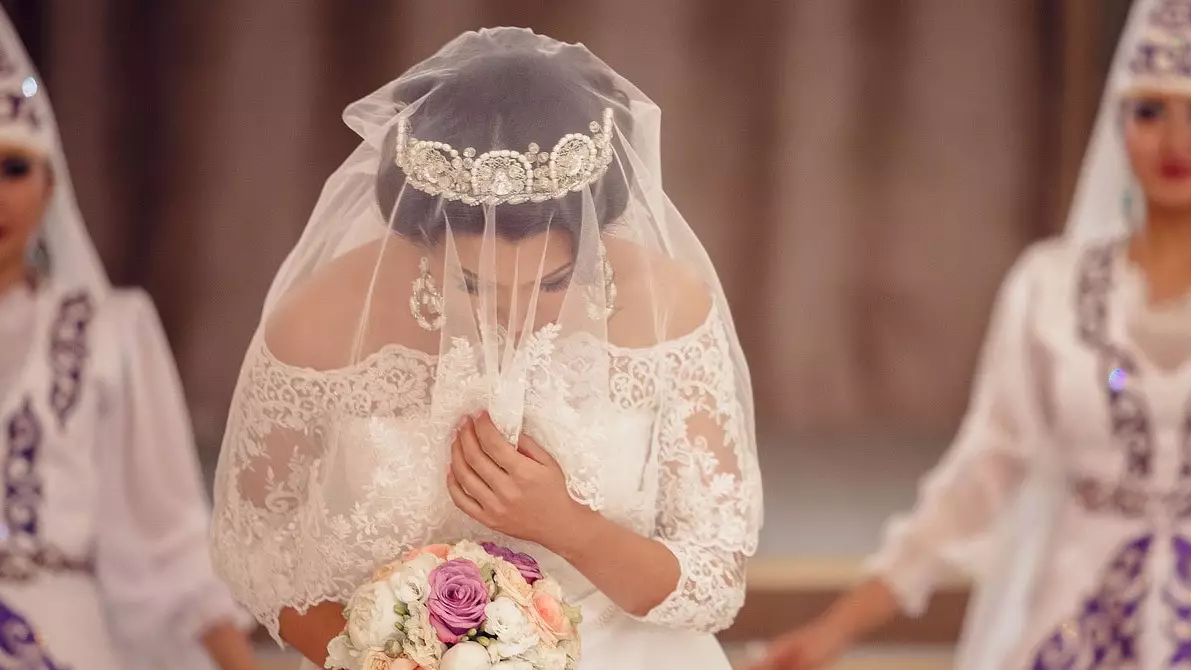 "Қыздар, әкесіз өскен еркекке тұрмысқа шықпаңдар!" дейді блогер