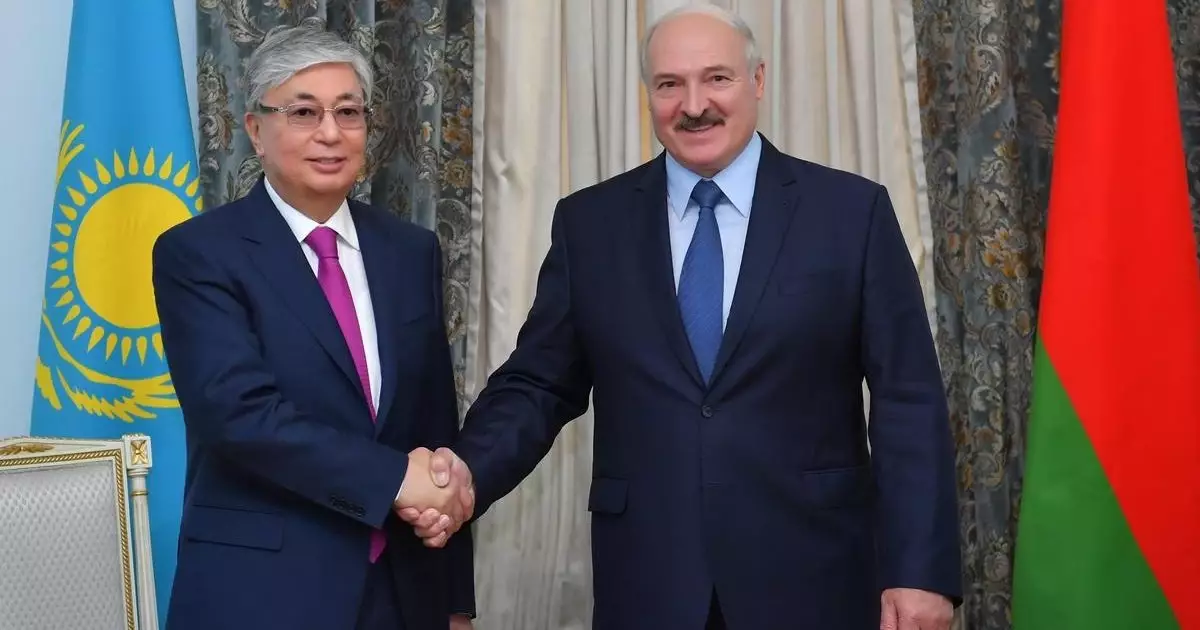 "Ақылды, парасатты адам": Беларусь президенті Лукашенко Тоқаевты әбден мақтады (видео)