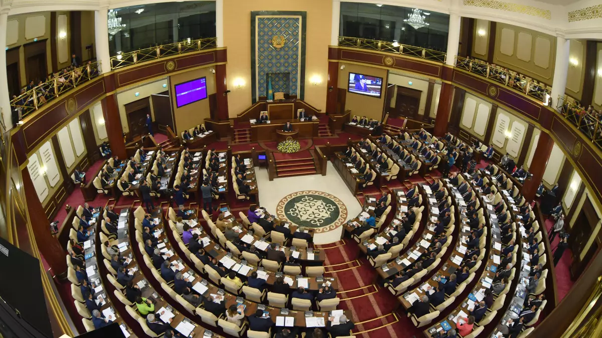 Қазақстан парламентіне 30 жыл: Өтпелі кезеңнен тұрақты парламентаризмге дейін