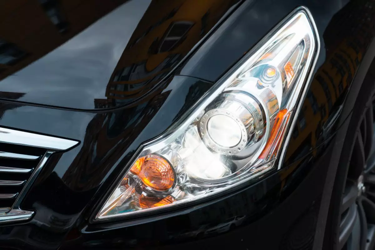 Безопасность на дорогах: в Мажилисе требуют запретить незаконные LED-фары