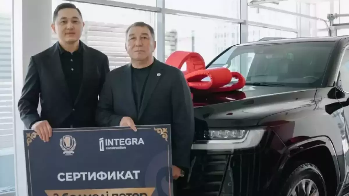 Бапкер Қайрат Сәтжановқа Астанадан пәтер мен қымбат көлік сыйға тартылды