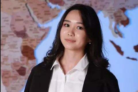 Гарвард и Кембридж предлагают миллионы ученице из Казахстана