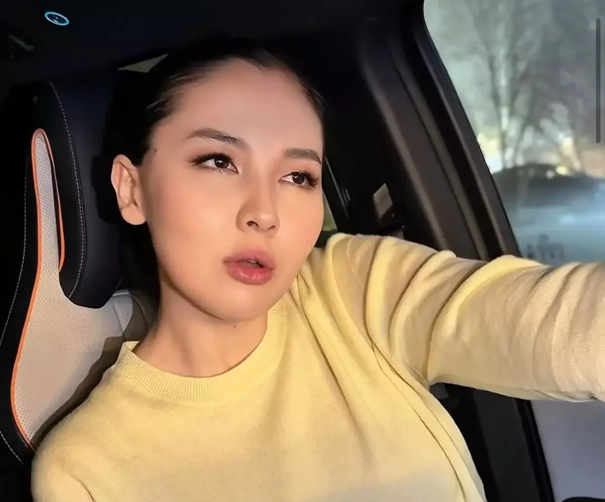 Казахстанская певица Айдана Меденова сняла хиджаб